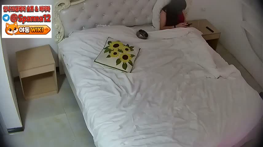 몸팔던 침대에서 남친이랑 뒹구는 씹걸레